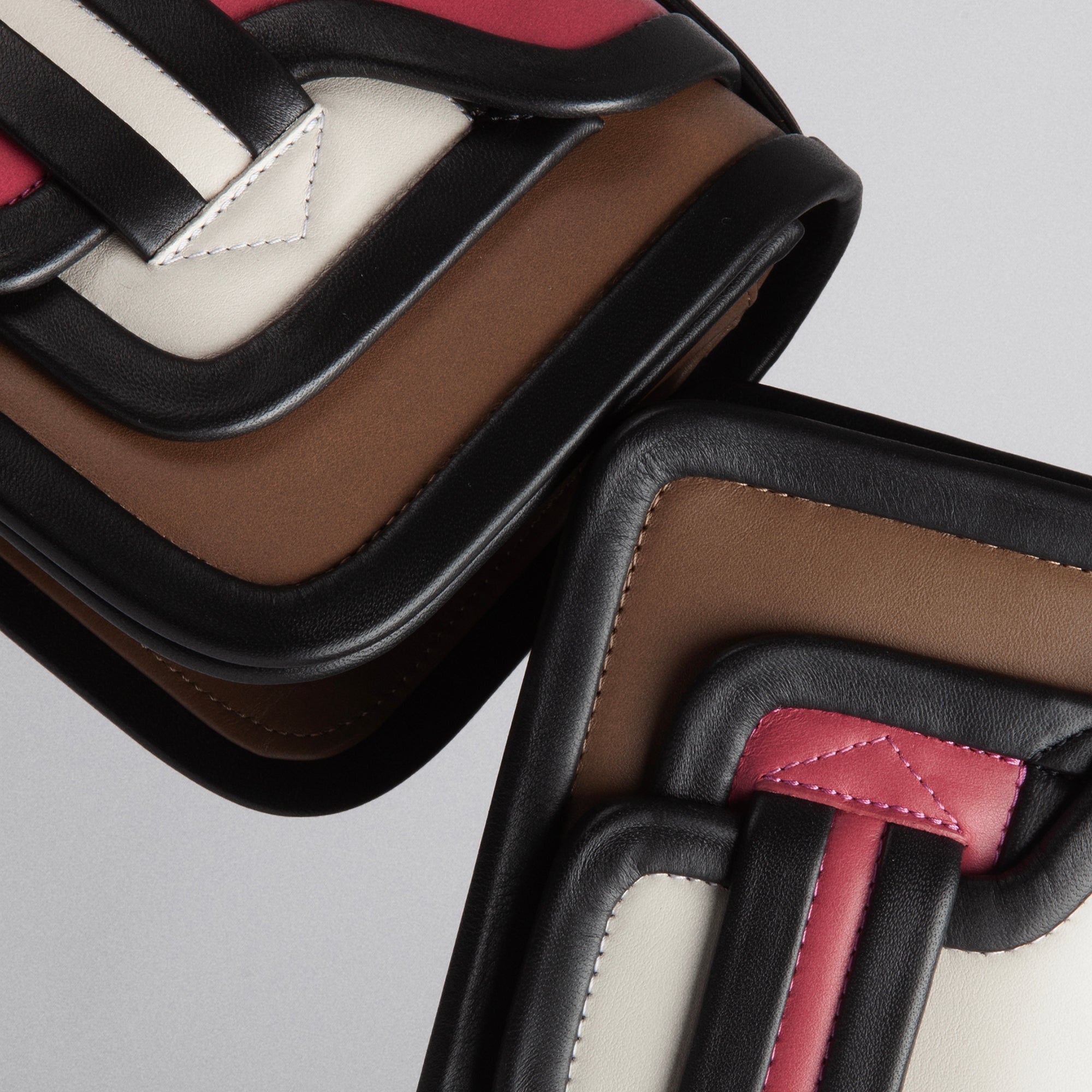 アルファ ハンドバッグ – PIERRE HARDY ONLINE BOUTIQUE