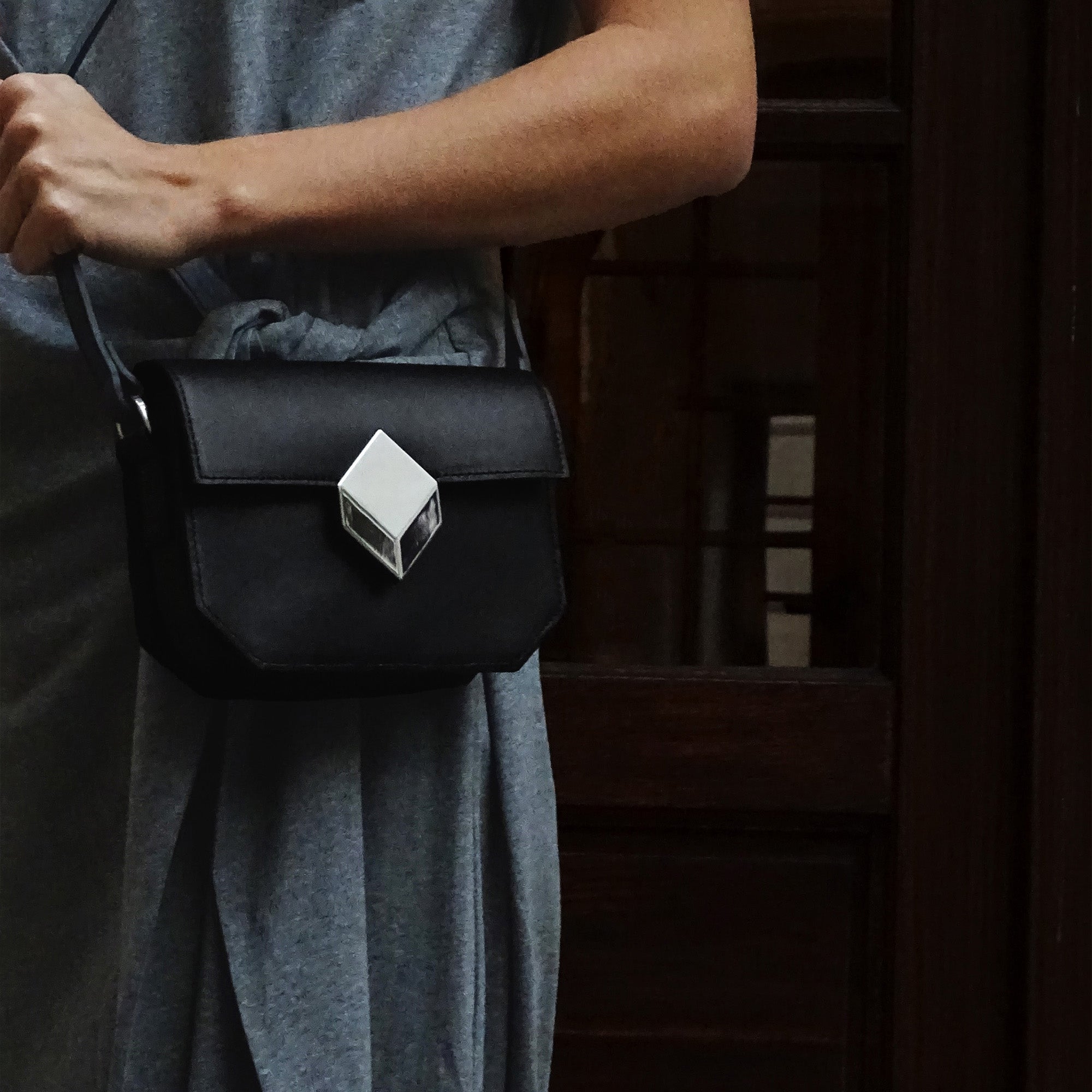 クロスボディバッグ – PIERRE HARDY ONLINE BOUTIQUE