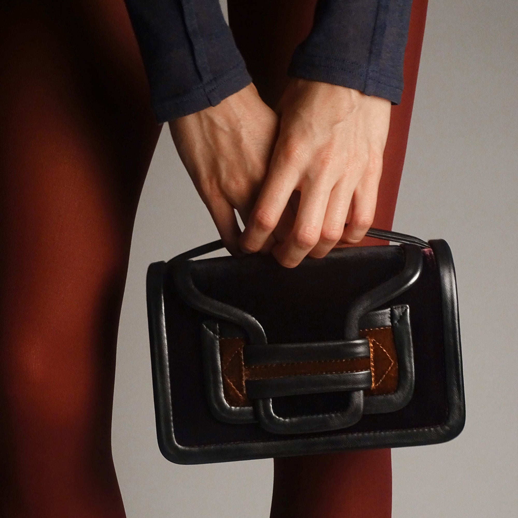 アルファ ハンドバッグ – PIERRE HARDY ONLINE BOUTIQUE