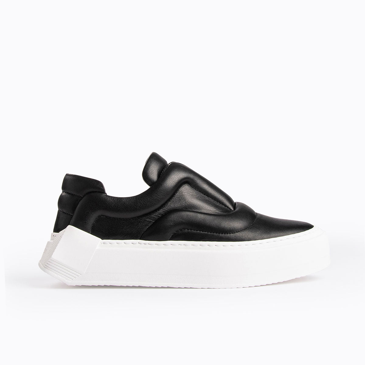 products/AAS01_CALF_BLACK_Pierre_Hardy_01.jpg
