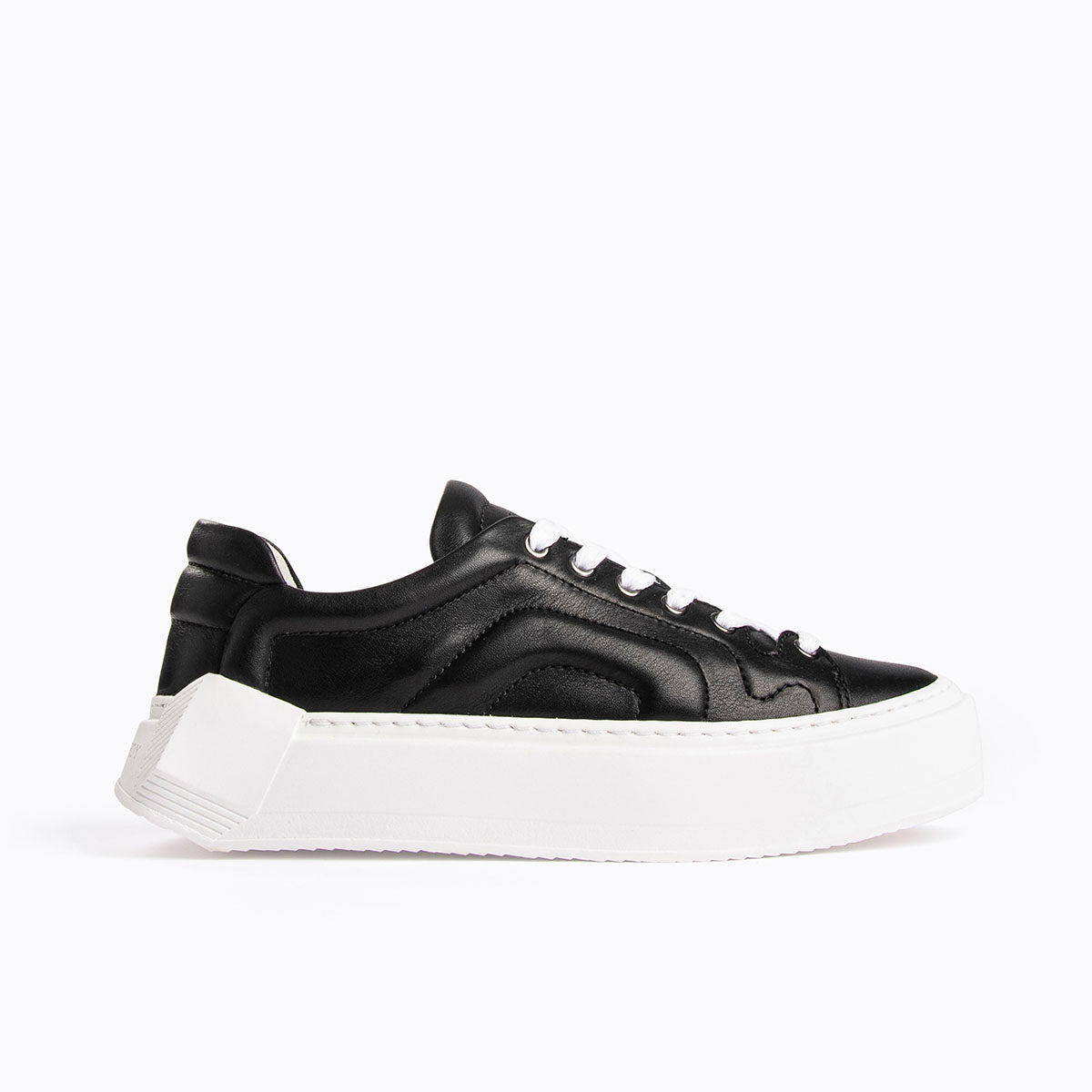 products/AAS02_CALF_BLACK_Pierre_Hardy_01.jpg