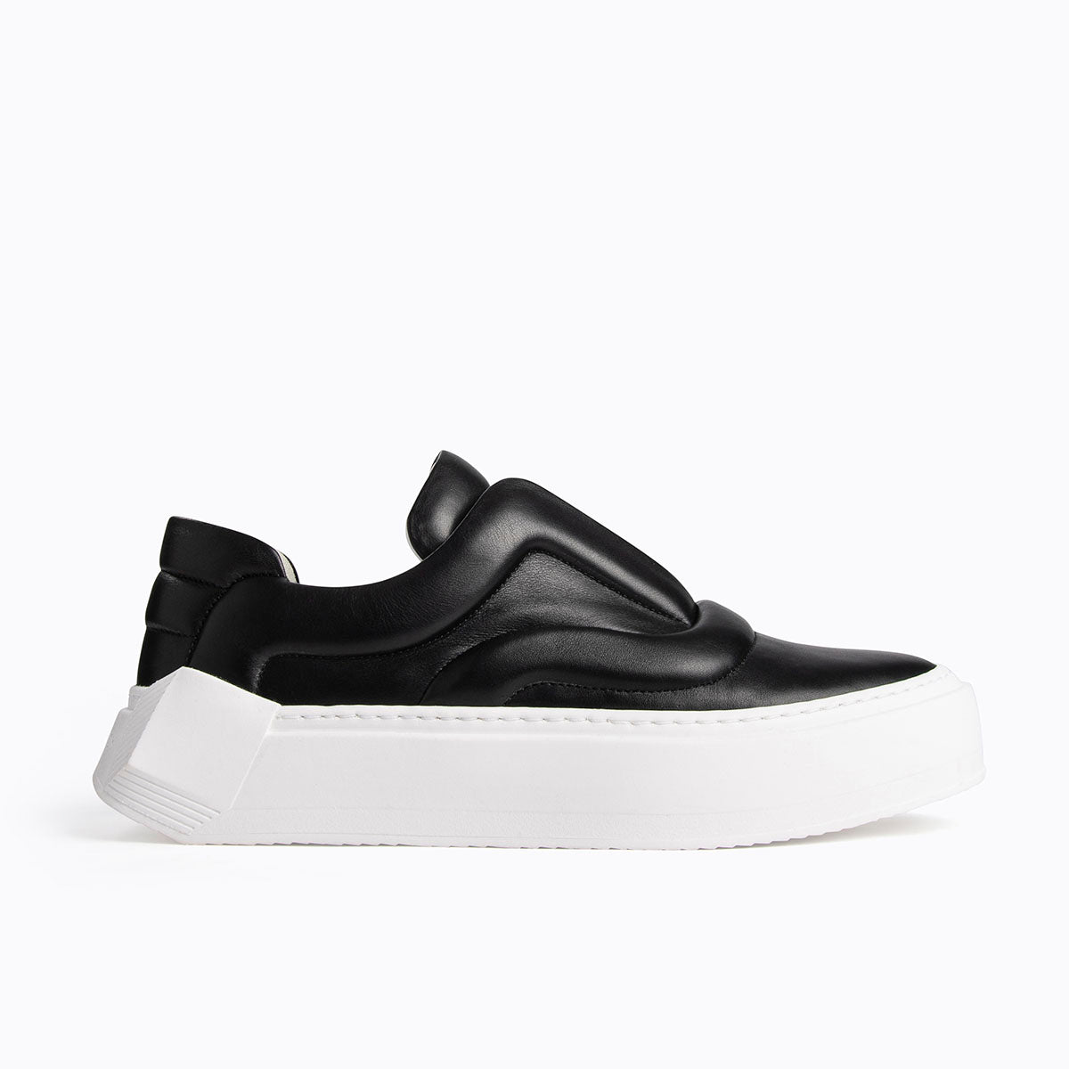 products/AAX01_CALF_BLACK_Pierre_Hardy_01.jpg